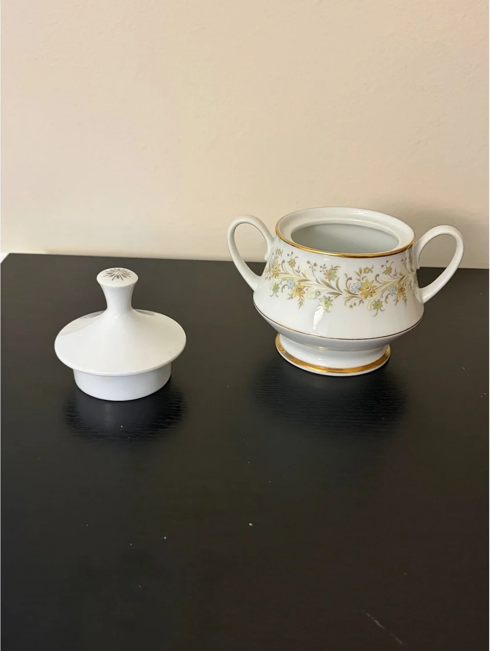 Noritake Andorra 2182 Covered Sugar Bowl Fine China Japan Floral Gold Trim